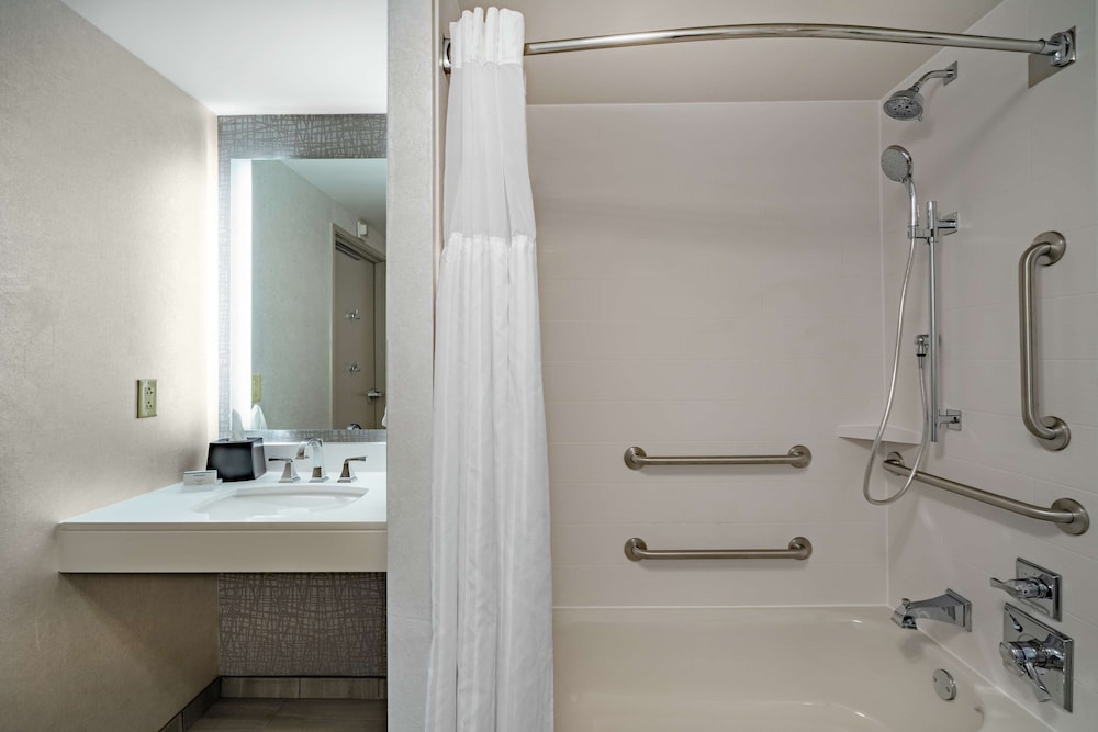 Hilton Garden Inn Louisville East 12/33