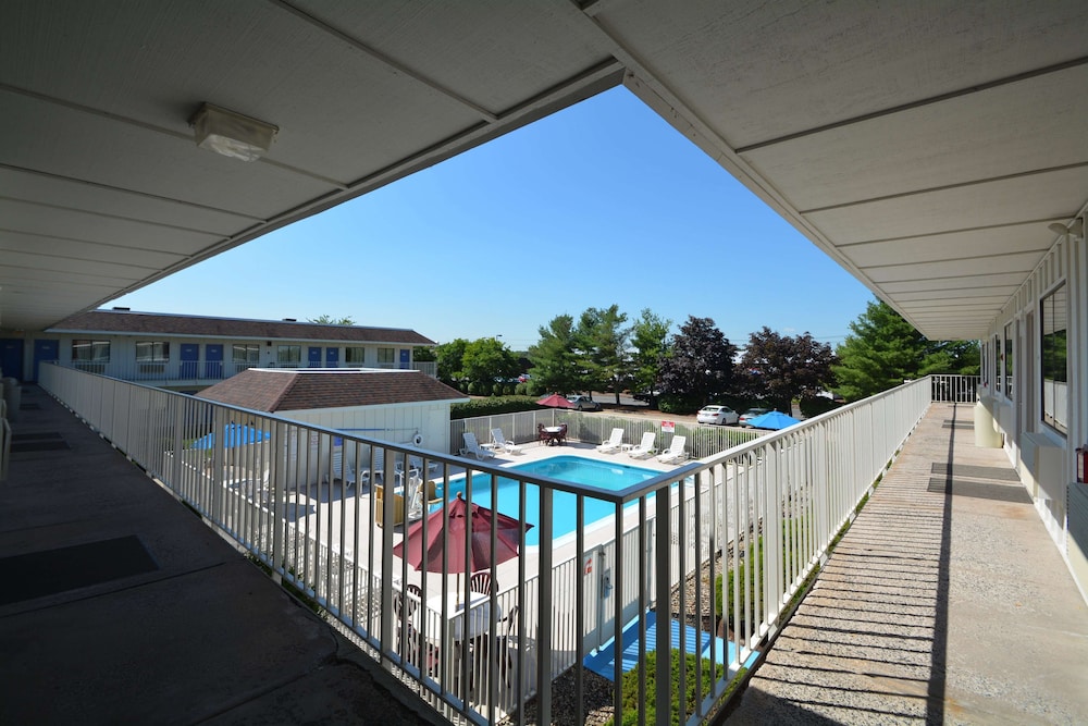 Motel6 Windsor Locks, CT - Hartford 11/66