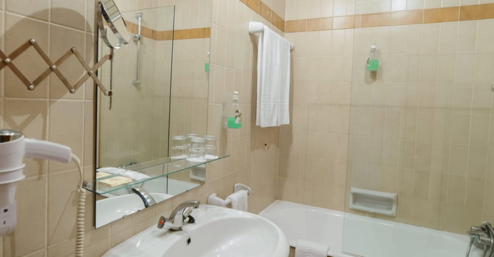 NOVA CRUZ HOTEL 48/50