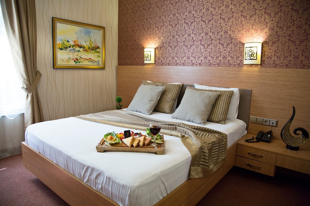 The Rise Aron Business Hotel Merter 38/58
