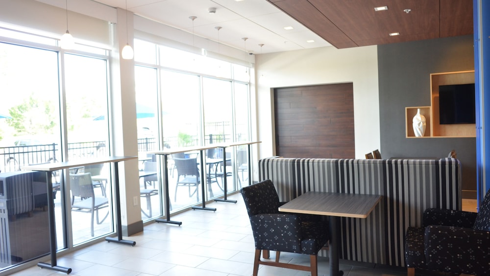 Holiday Inn Express Suites Jacksonville W I295 And I10 11/57