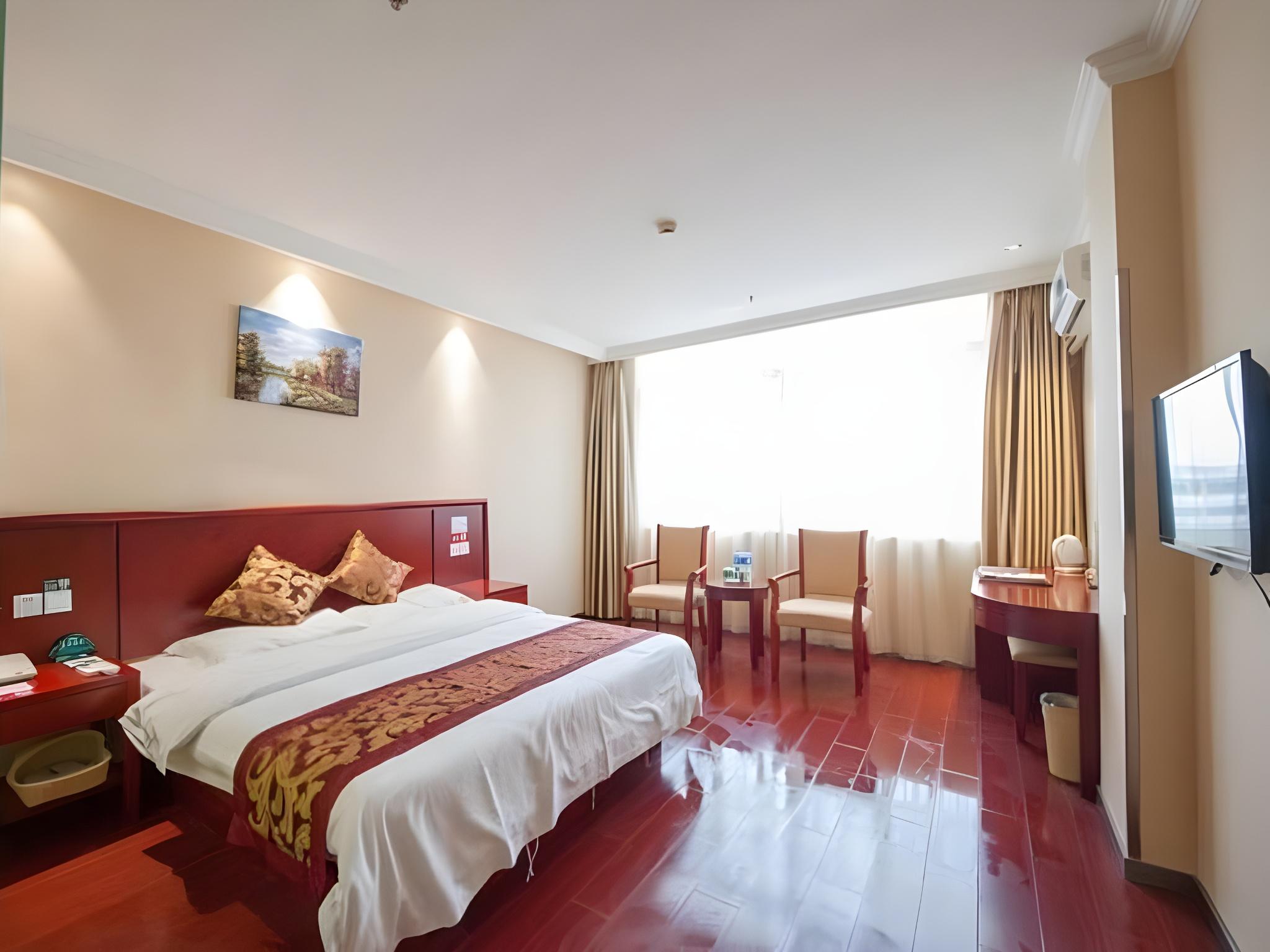 SUPERIOR, QUEEN BED