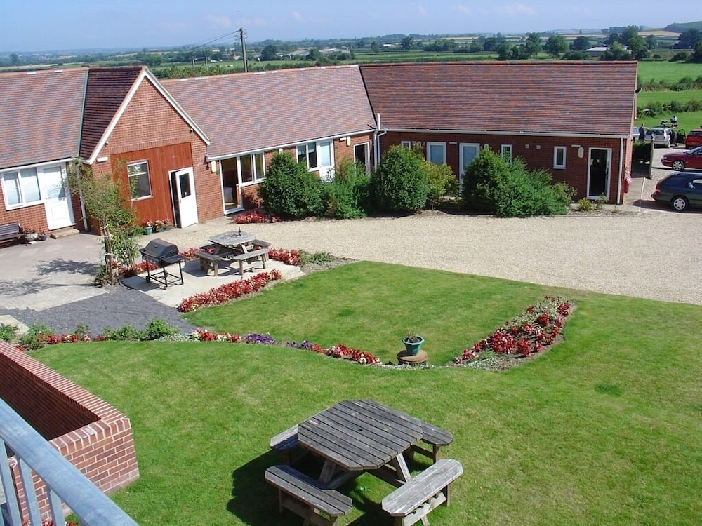 Halfway House Inn Country Lodge 20/25