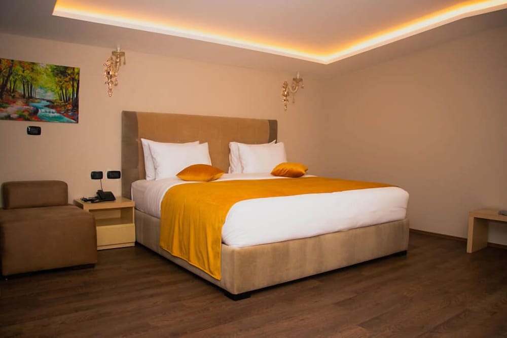 Albanopolis Hotel 30/60