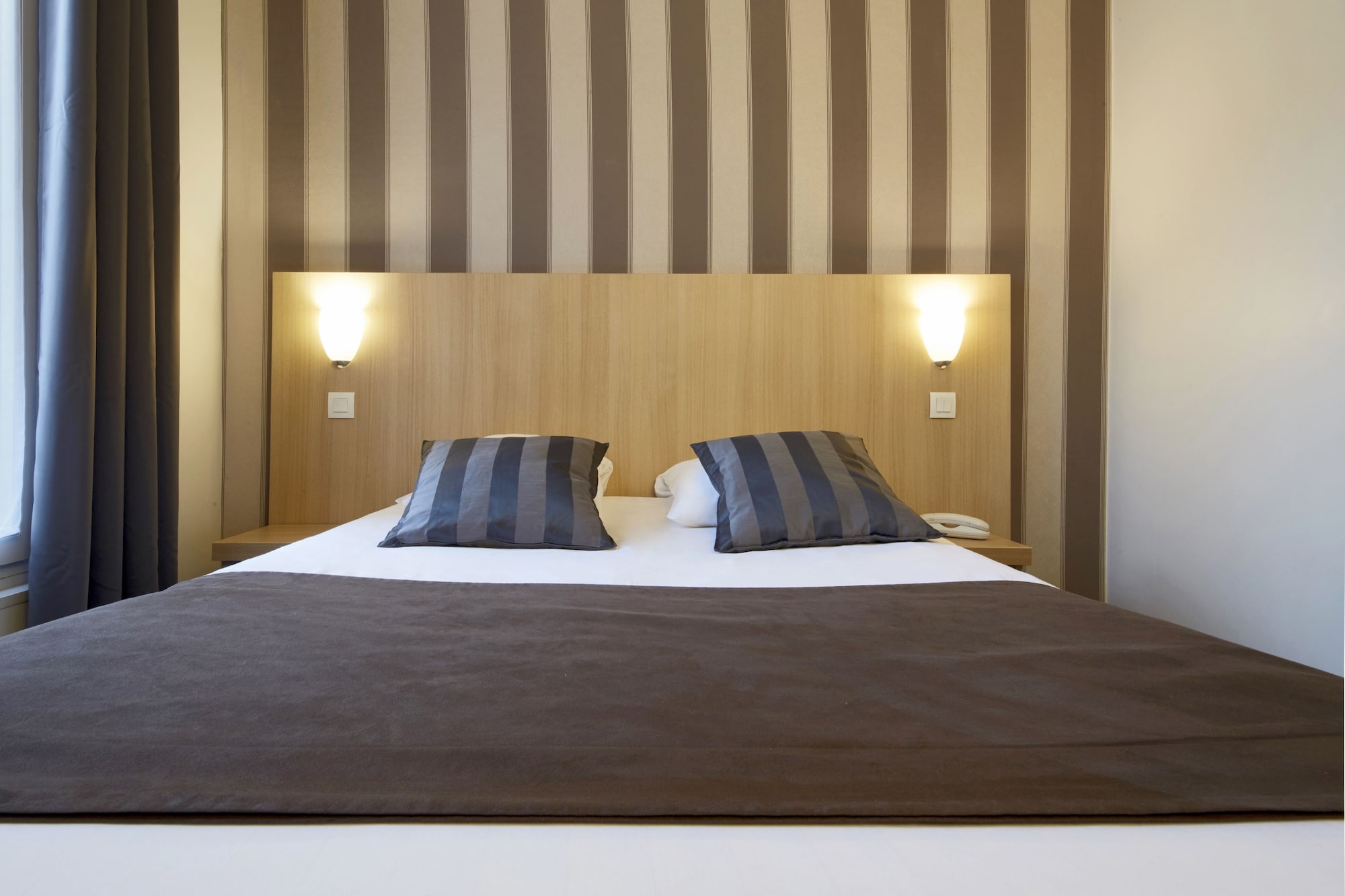 ROOM, DOUBLE BED