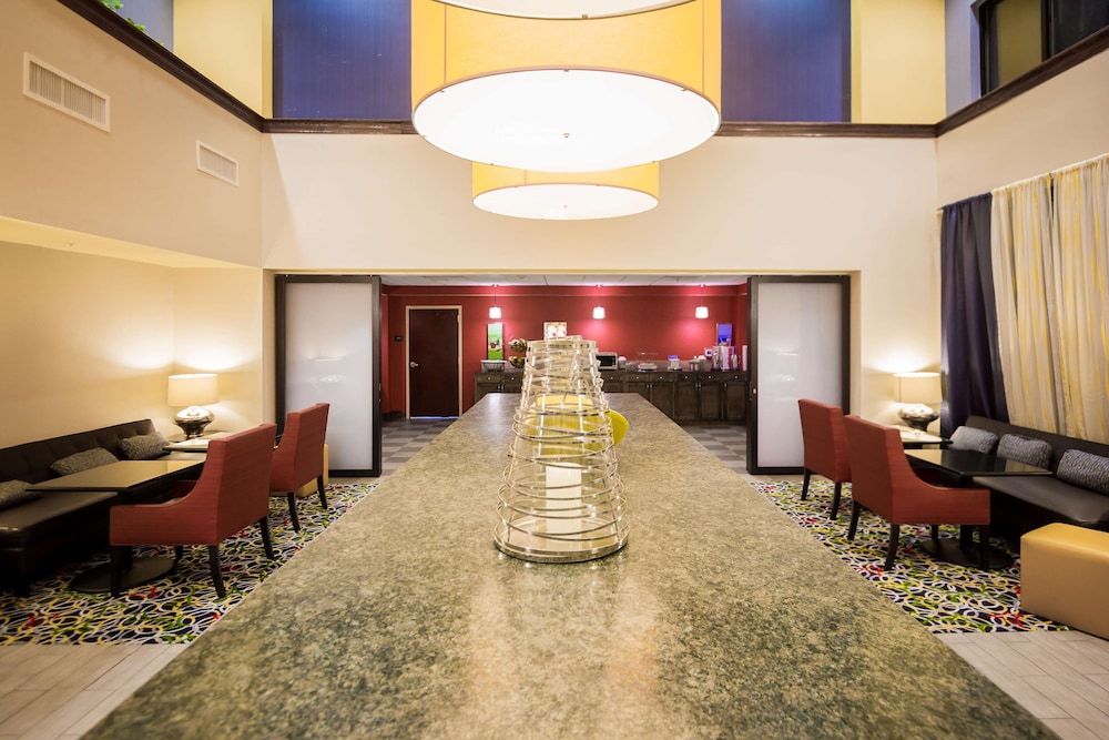 Hampton Inn Suites Natchez 63/78