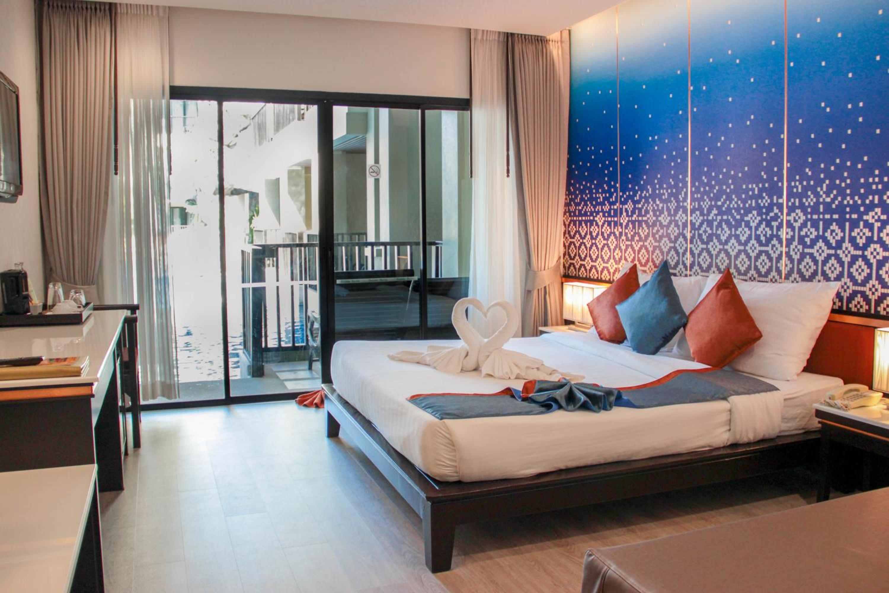 Deluxe, Double or Twin Bed, Pool Access