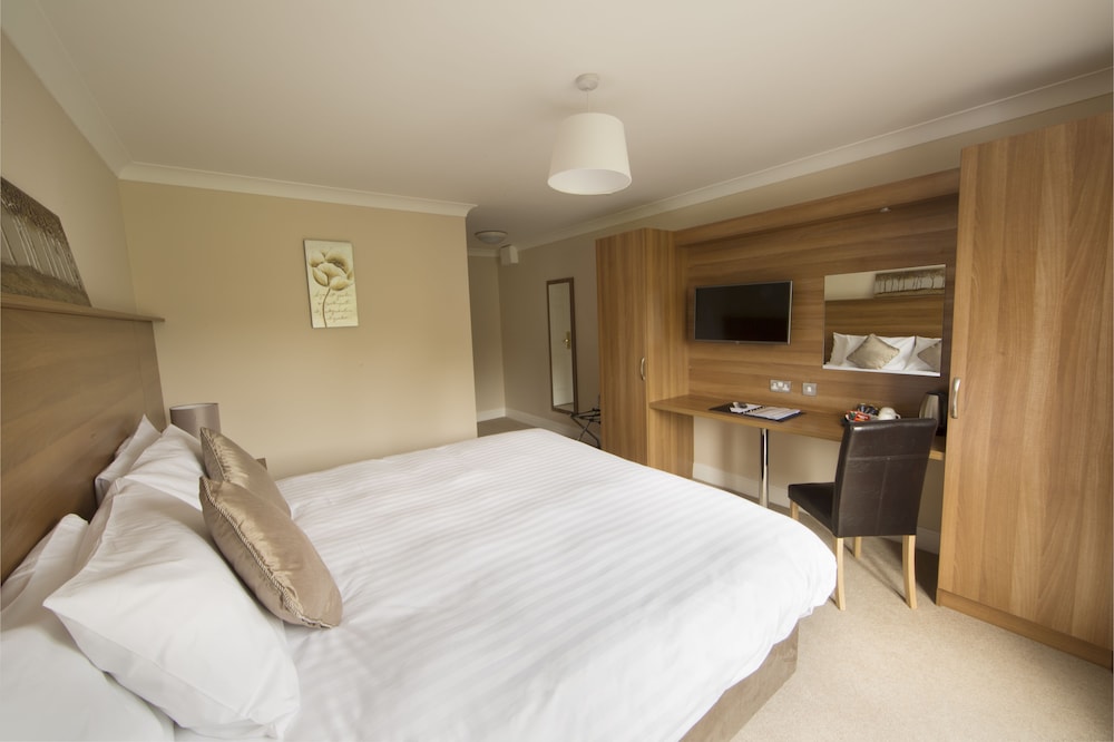 Riverside Hotel 7/50
