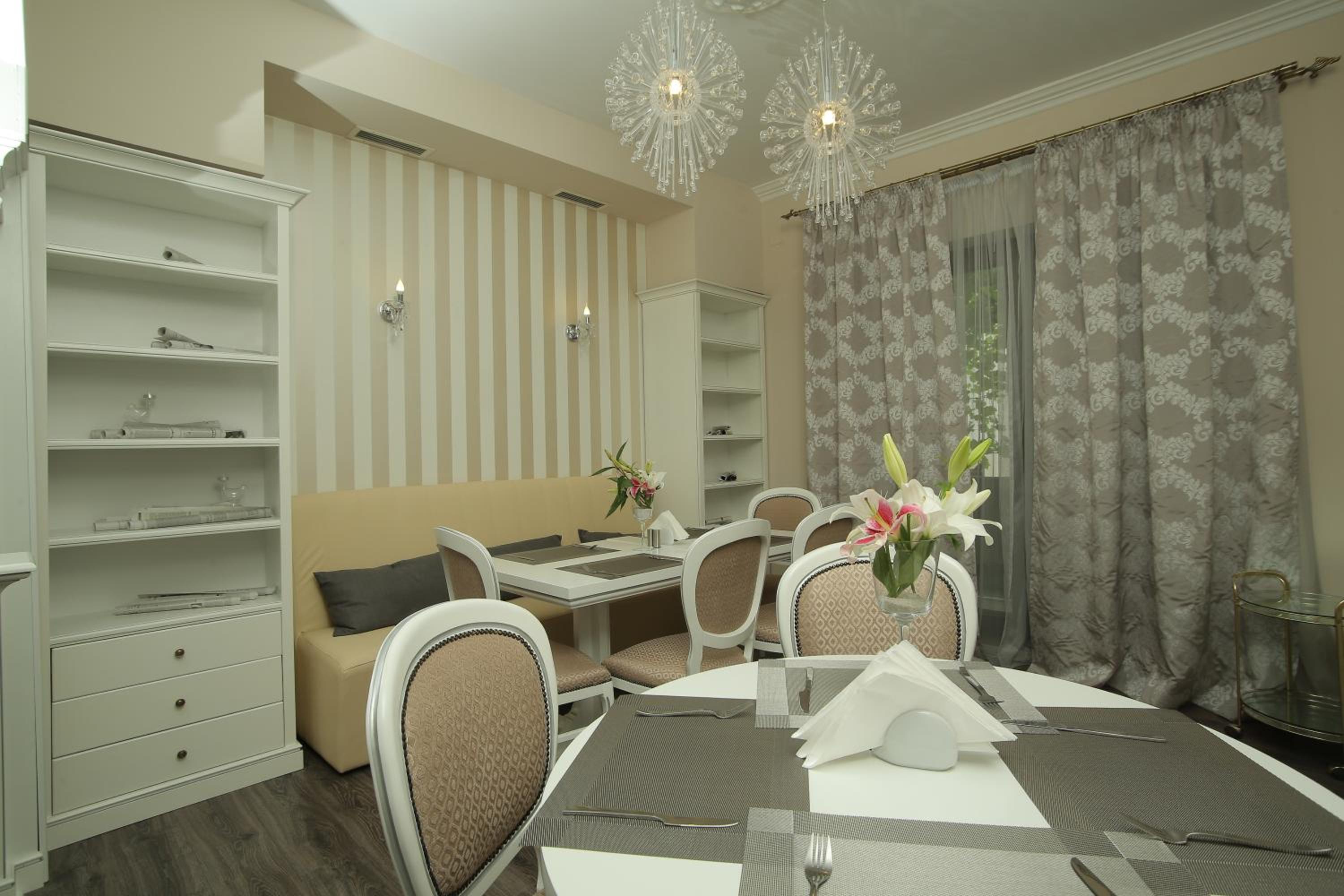 Carol Boutique & SPA ex Vila Cornelia 44/54