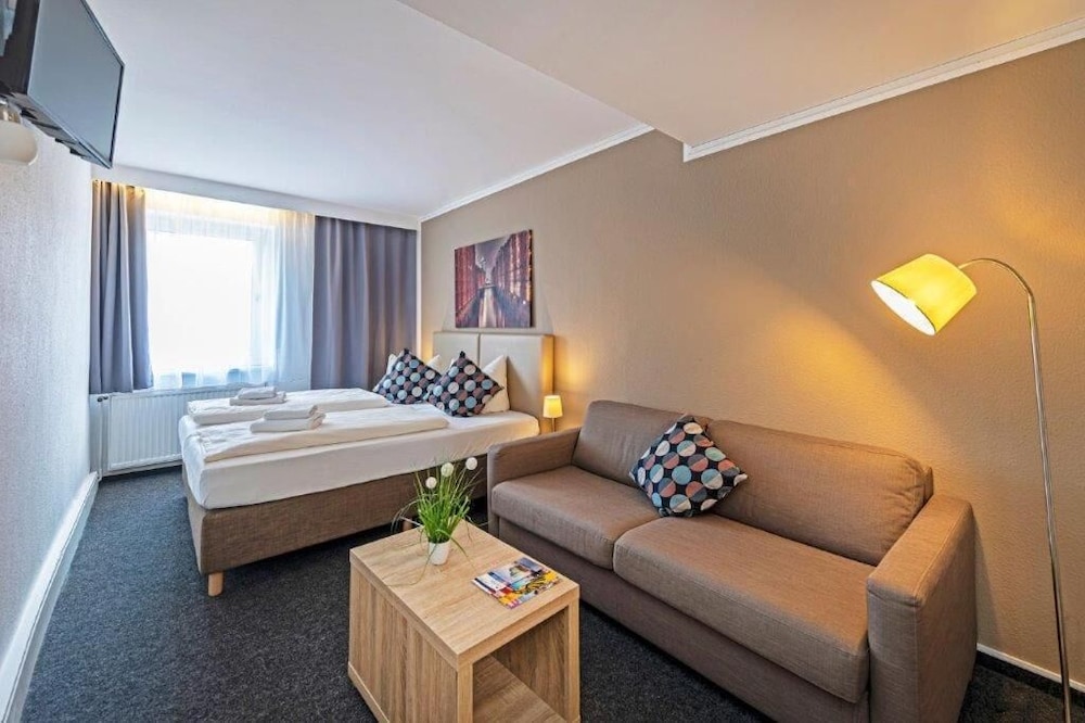 Auto-Parkhotel 42/74
