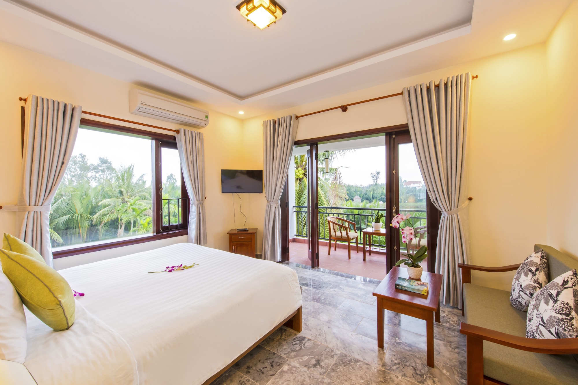 2 BEDROOMS, SUITE