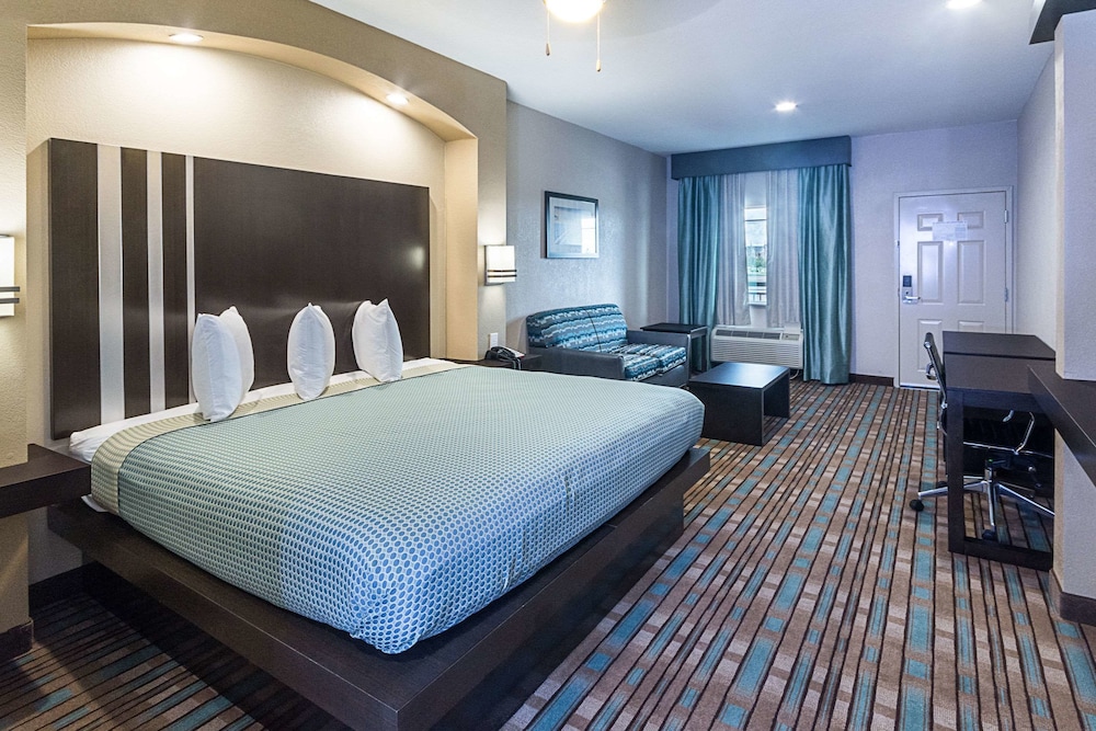 EFFICIENCY, SUITE, KING BED, ACCESSIBLE