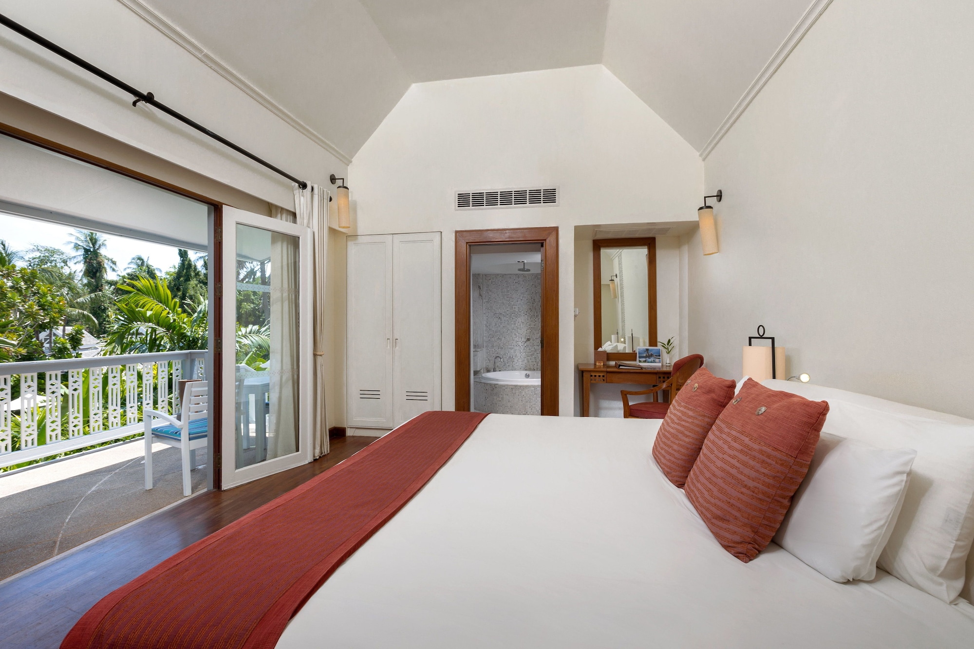 DELUXE, KING BED, OCEAN VIEW