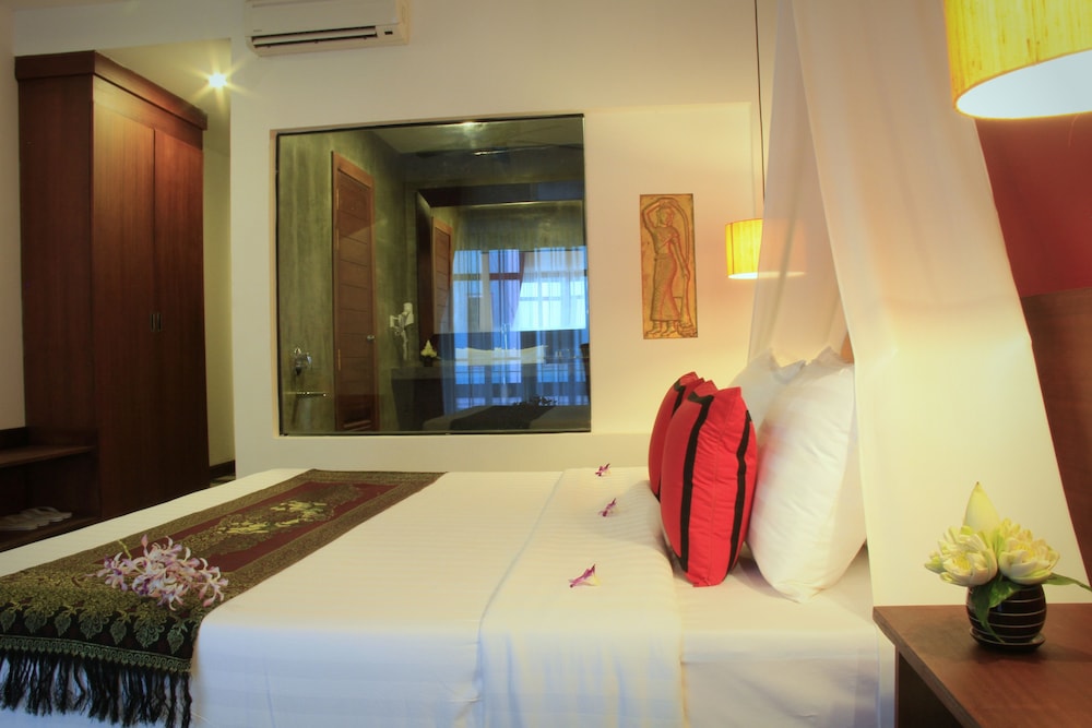 MEKONG ANGKOR PALACE HOTEL 31/70