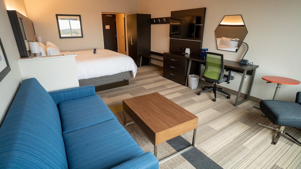 Holiday Inn Express and Suites Richburg 42/50