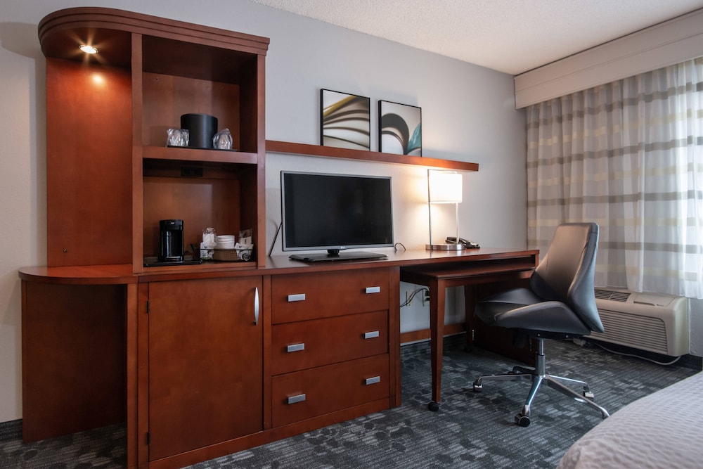 Courtyard by Marriott Charlotte Lake Norman 38/40