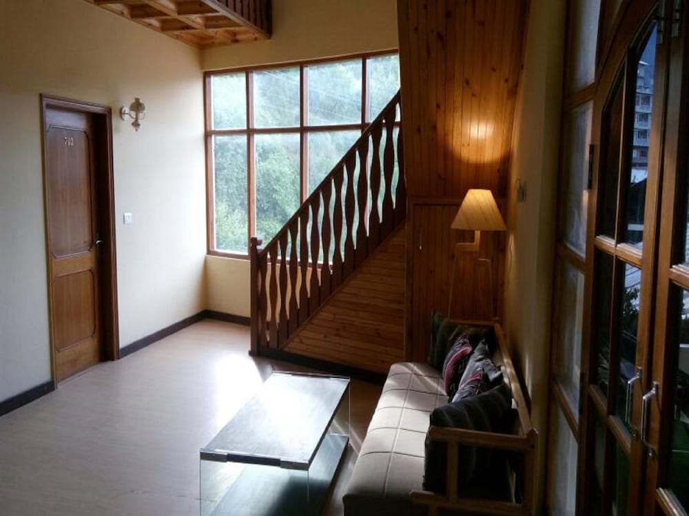 The Manali Inn 33/74