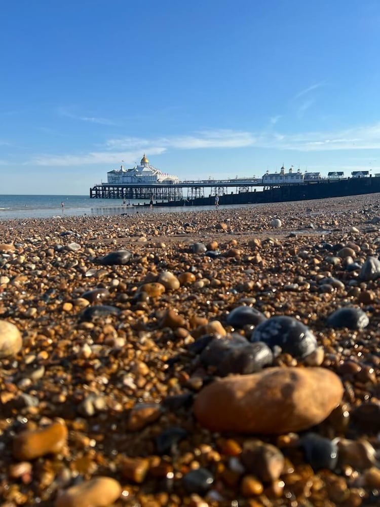 Eastbourne Riviera Hotel 57/64