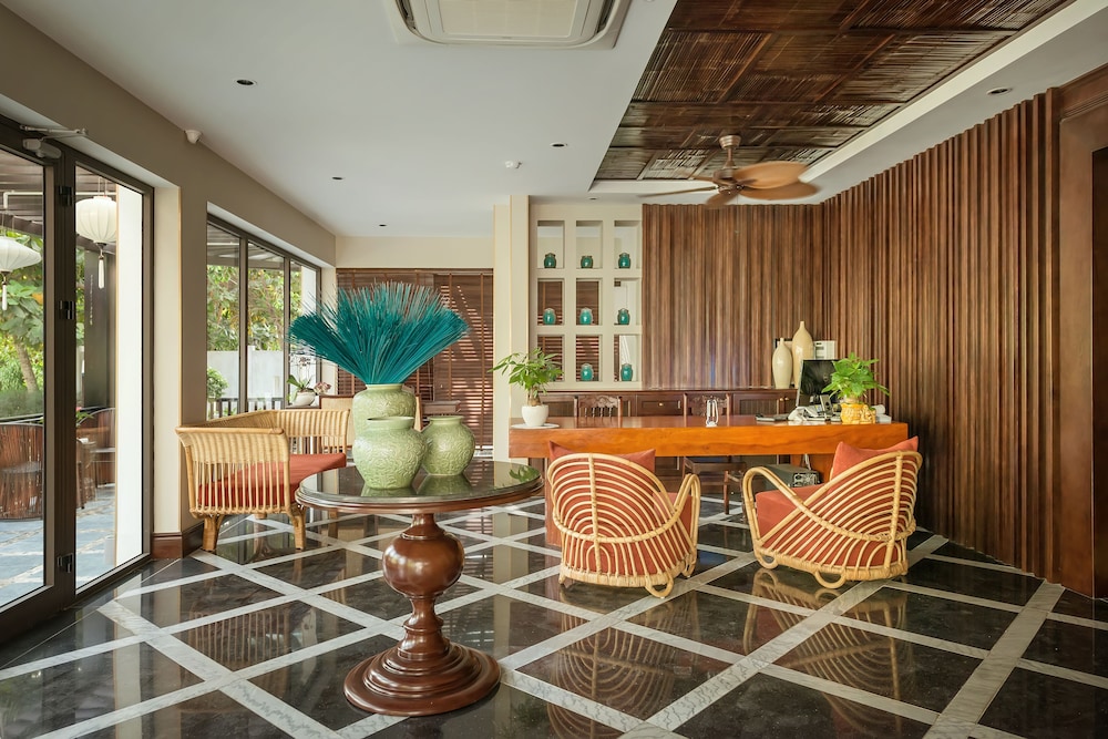 Aira Boutique Hoi An 8/67