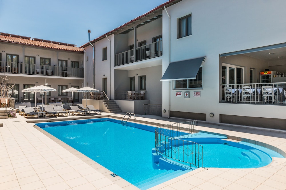 Kiwi Apartments 8/27