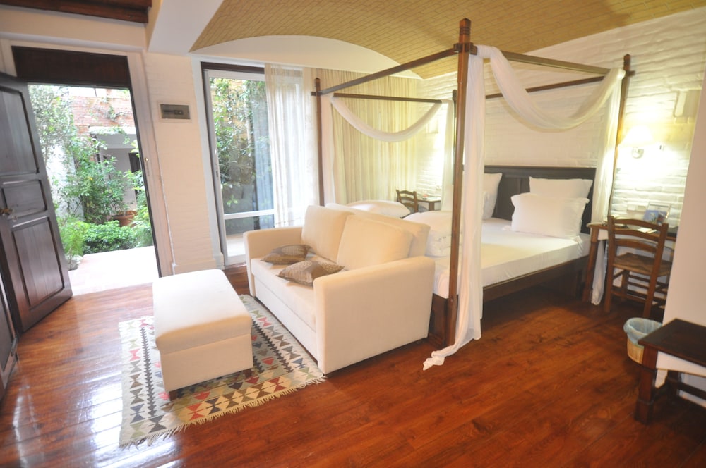 El Vino Hotel Suites 9/50