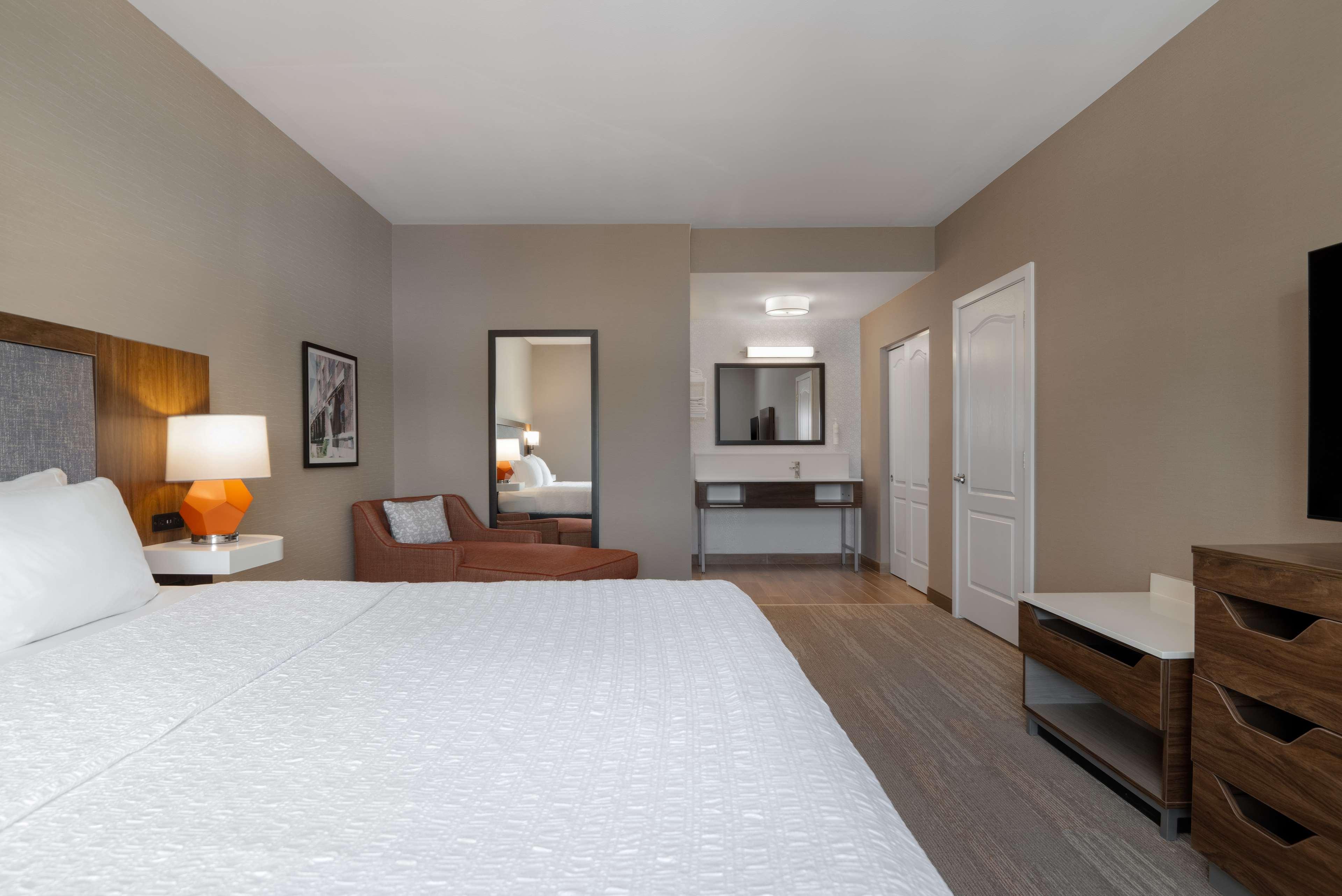 1 BEDROOM, SUITE, KING BED