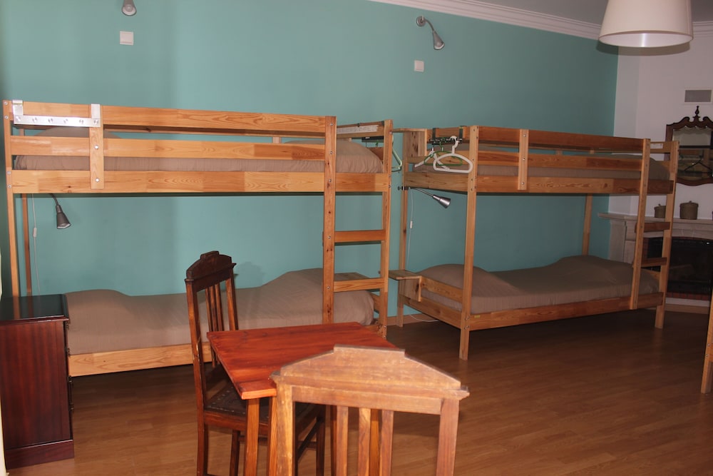 Ericeira Chill Hill Hostel & Private Rooms 35/50