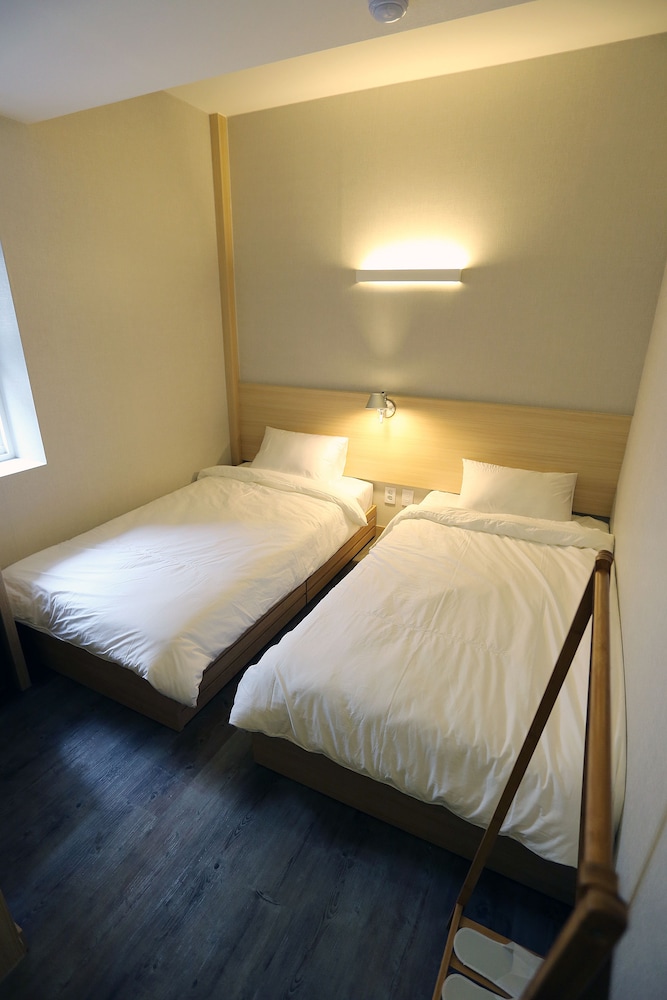 STANDARD, TWIN BEDS