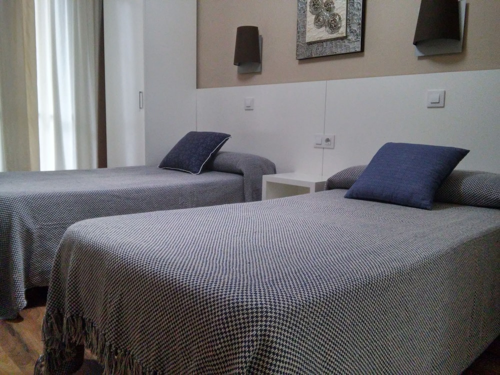 Hostal Lesseps 11/60