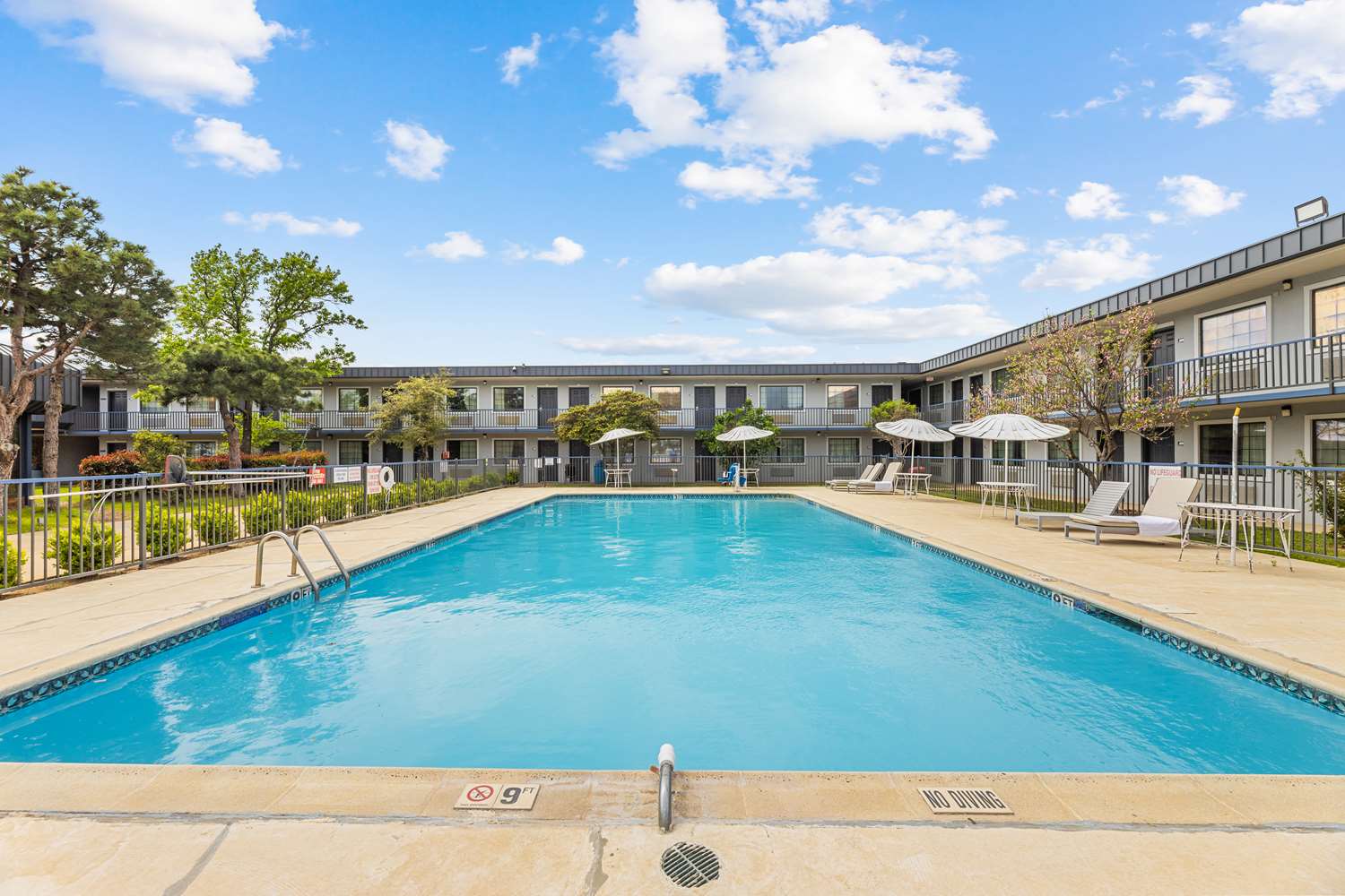 Americas Best Value Inn Ft. Worth Hurst 36/37
