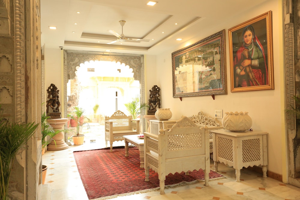 Bloom Boutique Udaipur (Lake Pichola) 41/50