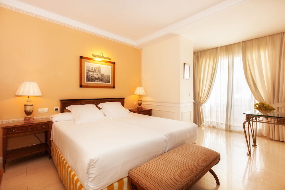 Guadalpin Suites 9/50