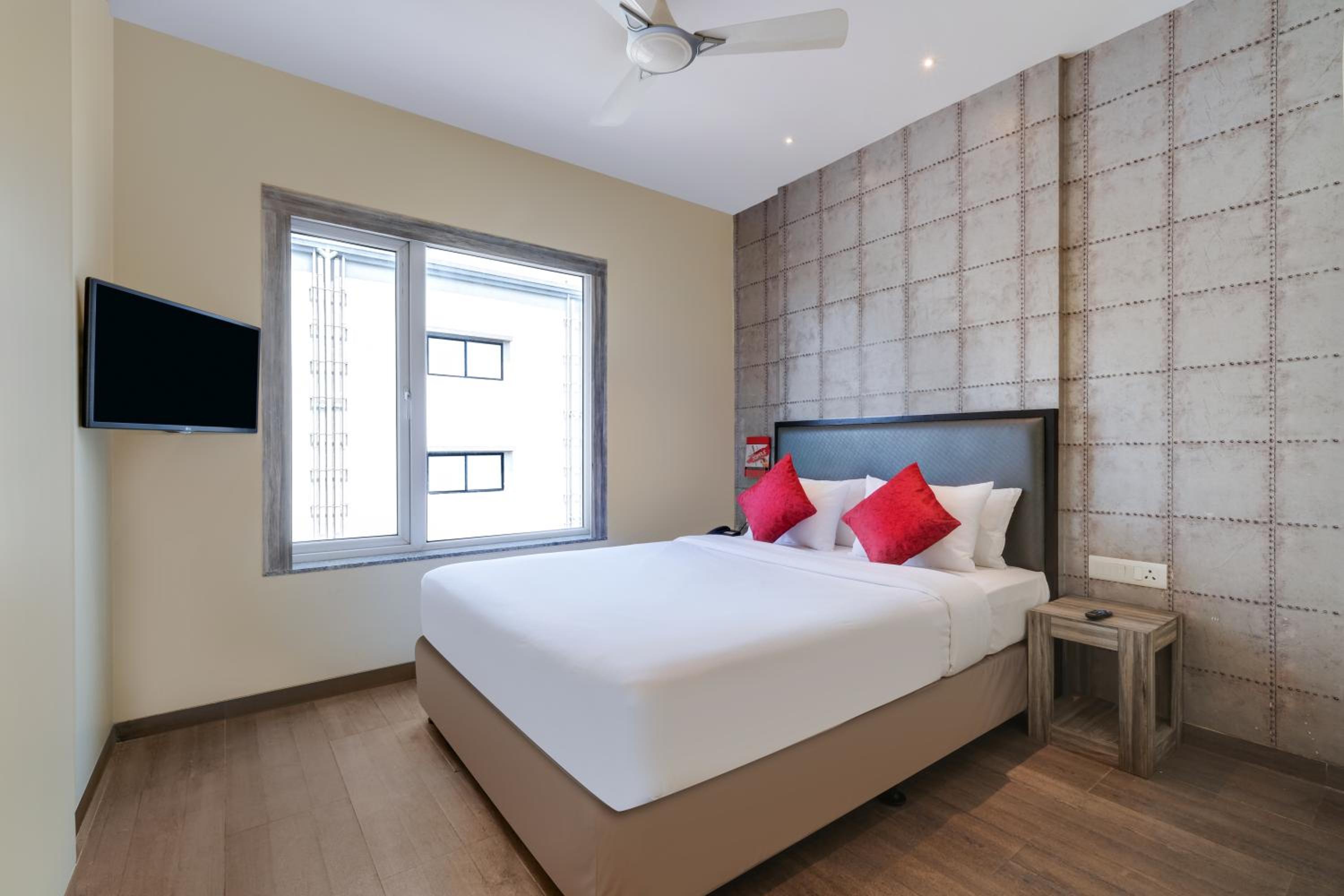 PREMIUM, QUEEN BED