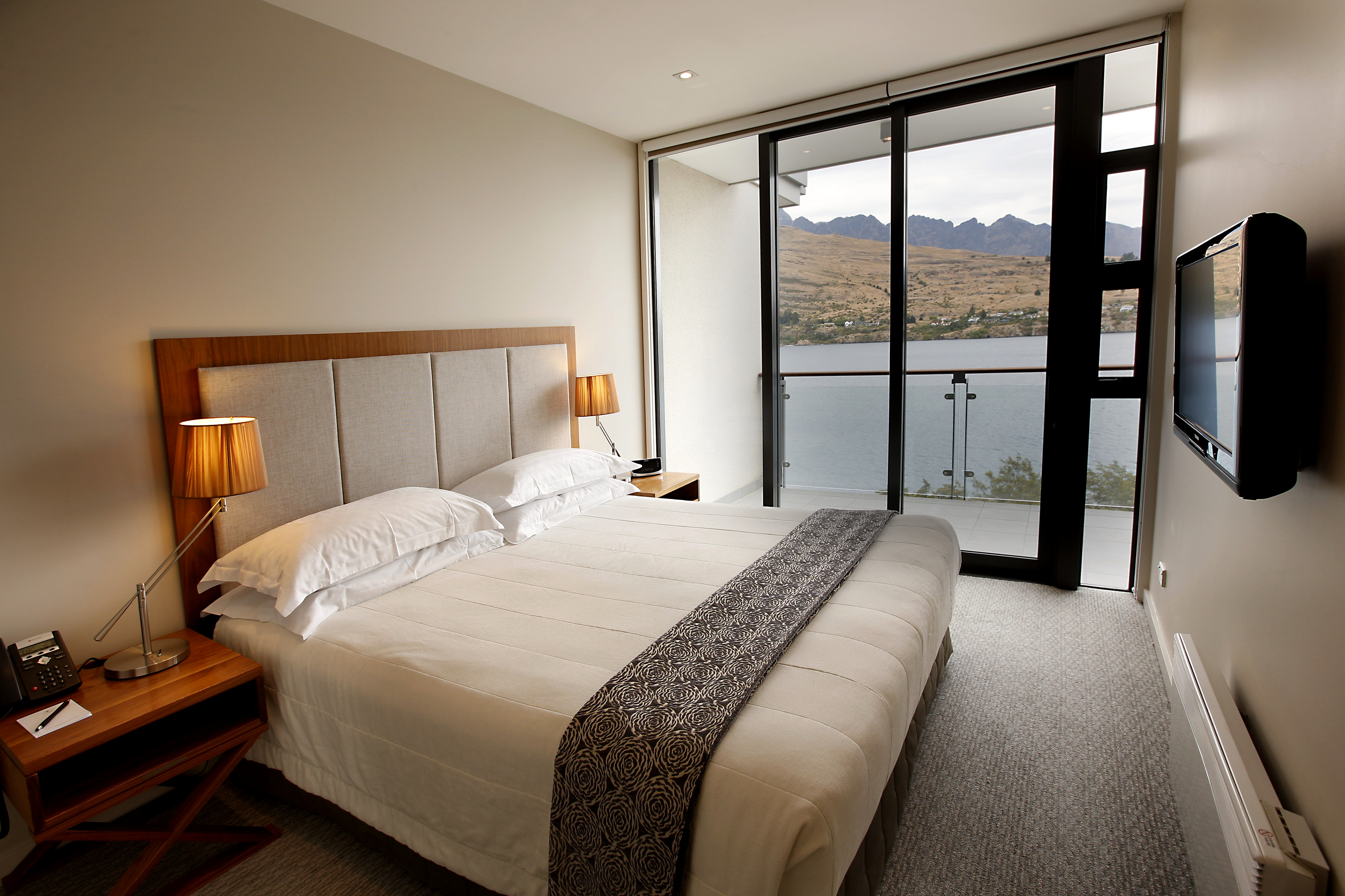 Apartment, Lake View