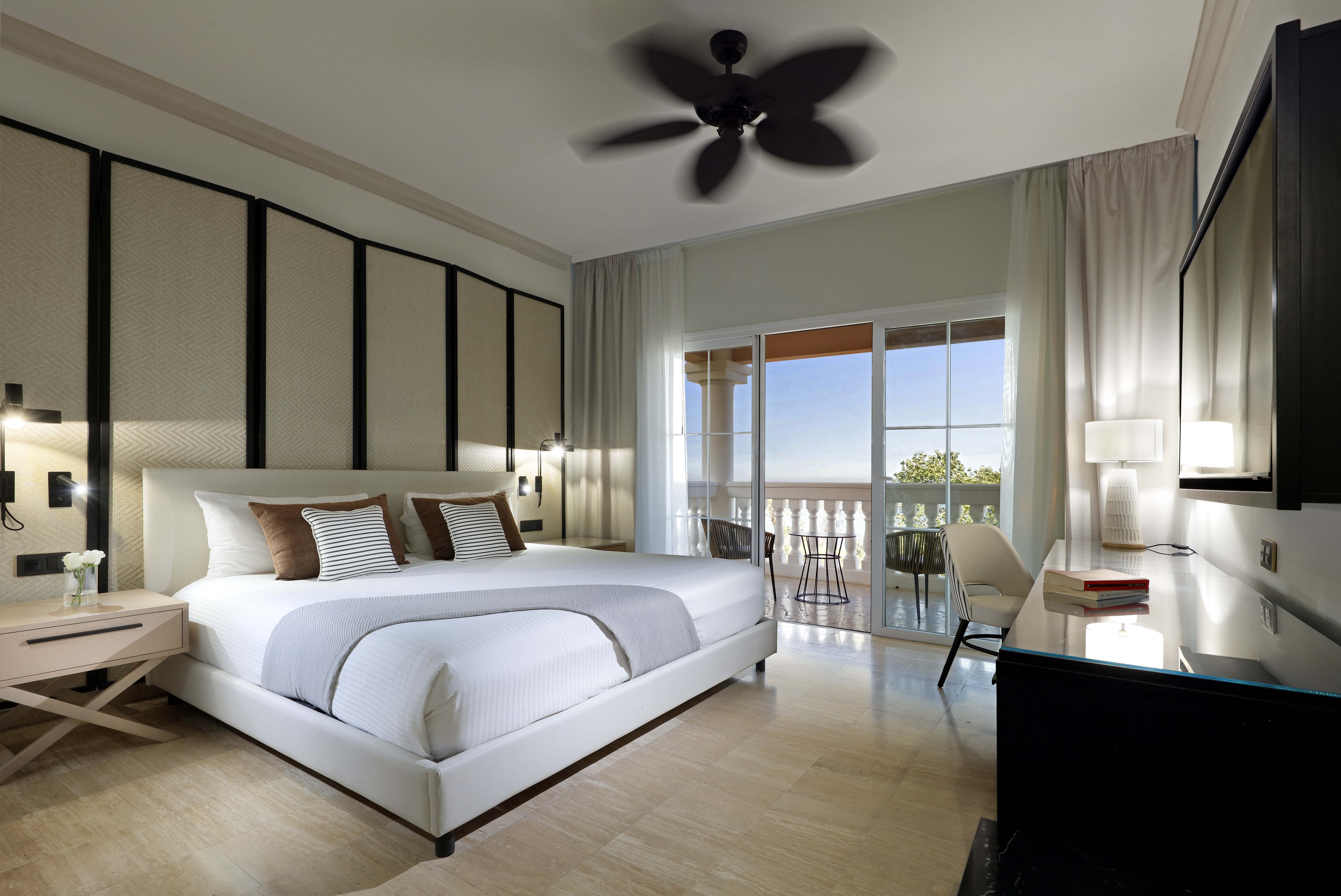 Suite, King Bed, Ocean Front