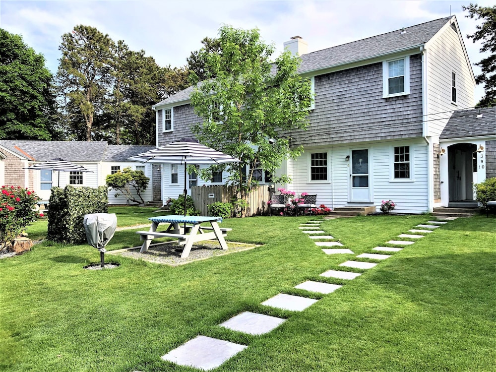 Cove Bluffs Inn 40/50