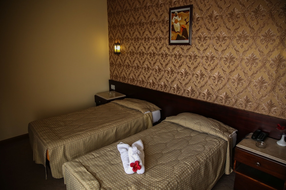 St George Hotel Cairo 12/72