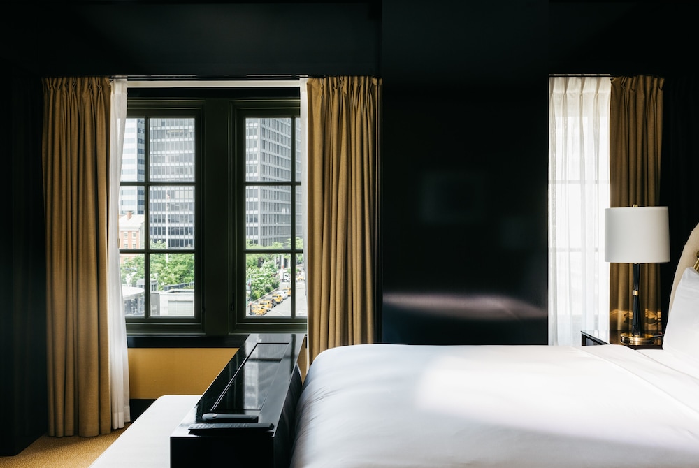 1 Bedroom, Suite, King Bed, Corner