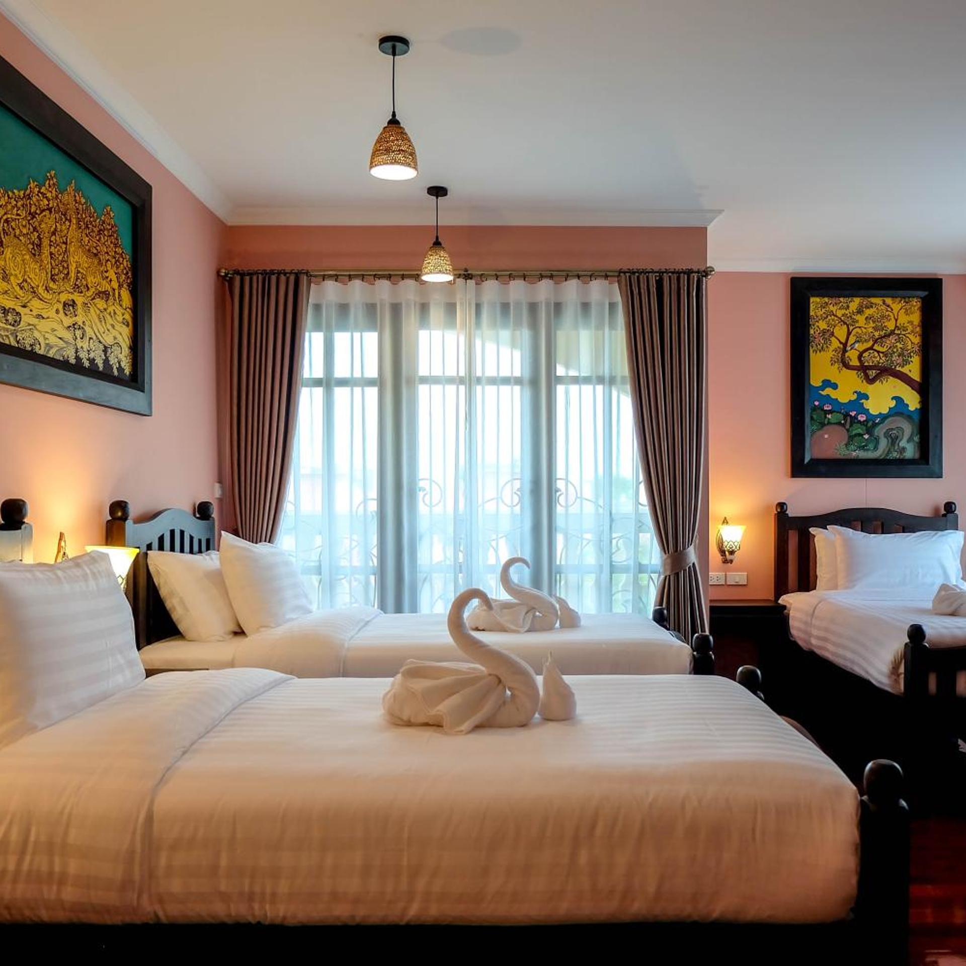 Thai, Deluxe, 3 Beds, Corner