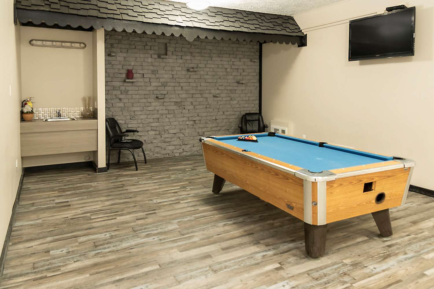Econo Lodge Inn & Suites Medicine Hat Highway 1 9/14