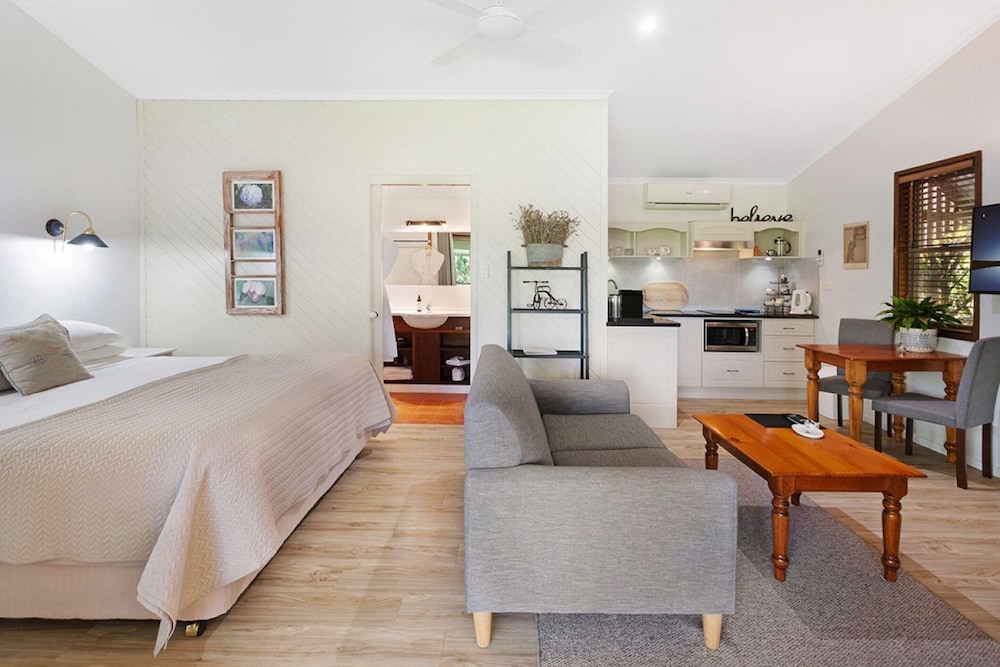 BENDLES COTTAGES AND COUNTRY VILLAS 33/49