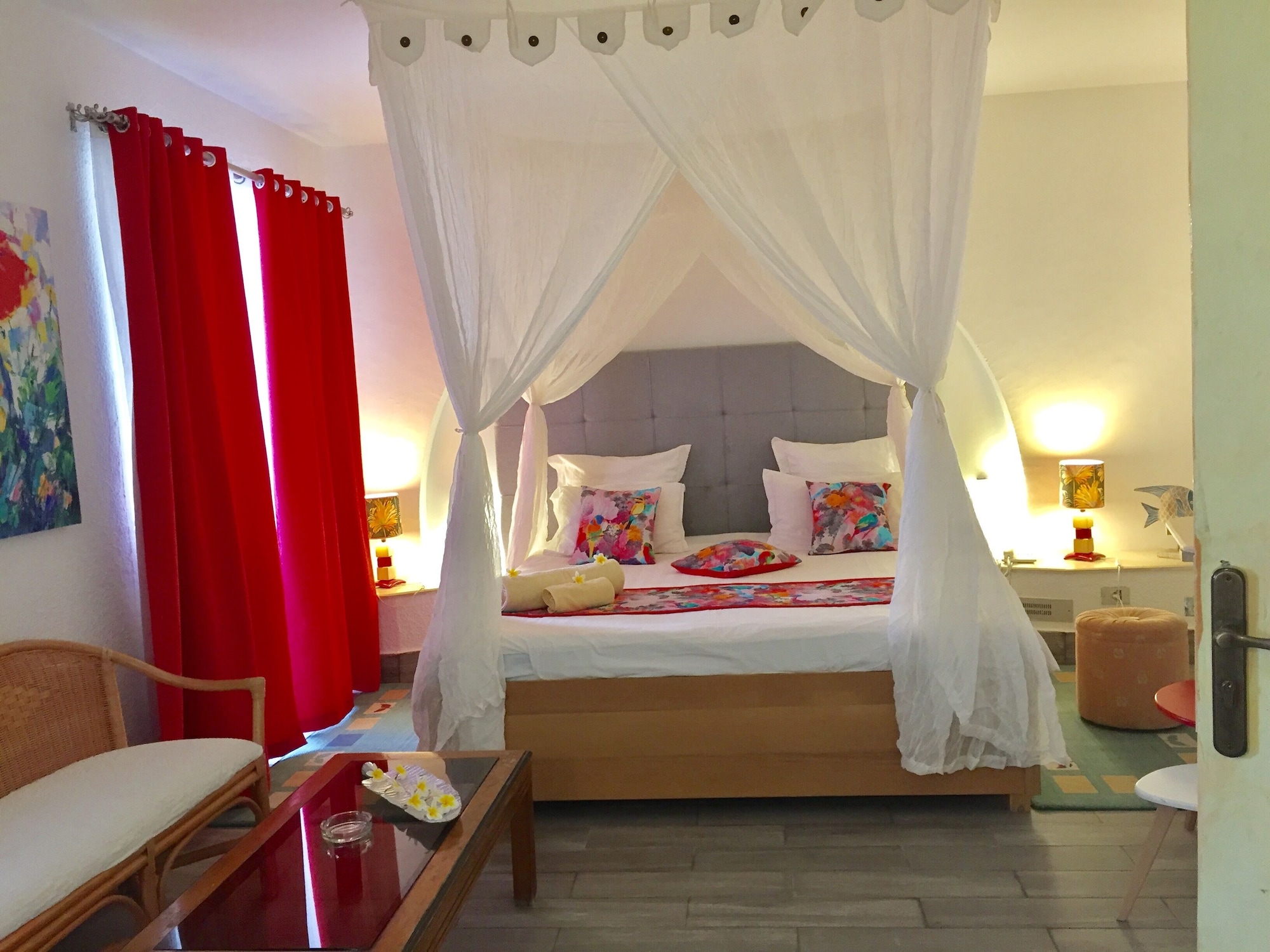 ROOM, DOUBLE BED