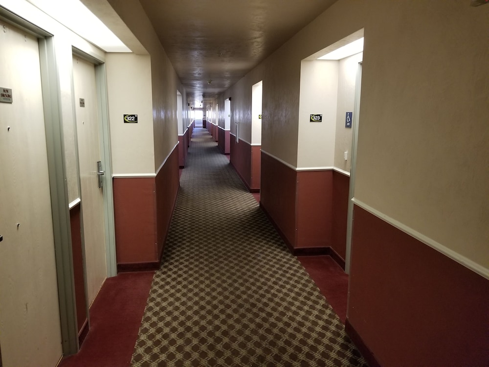Super 8 by Wyndham Bellingham Airport/Ferndale WA 42/57
