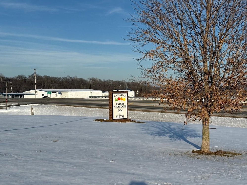 Americas Best Value Inn and Suites-Cassville/Roaring River 38/42