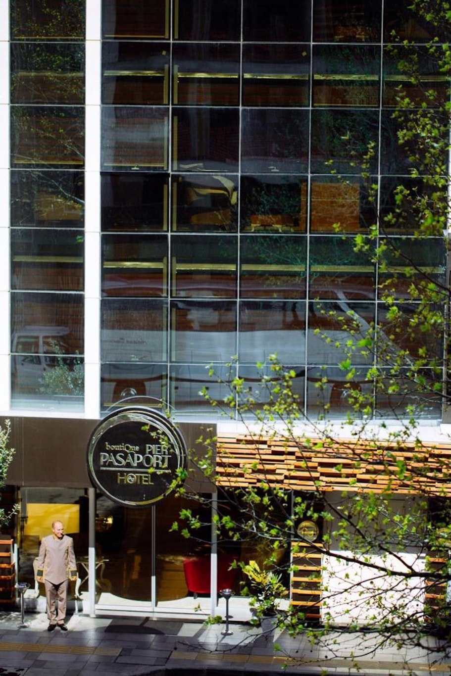 PASAPORT PIER HOTEL 2/79