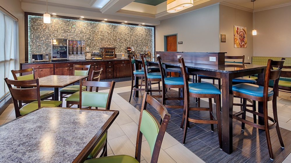 Best Western Elkhart Inn & Suites 25/27