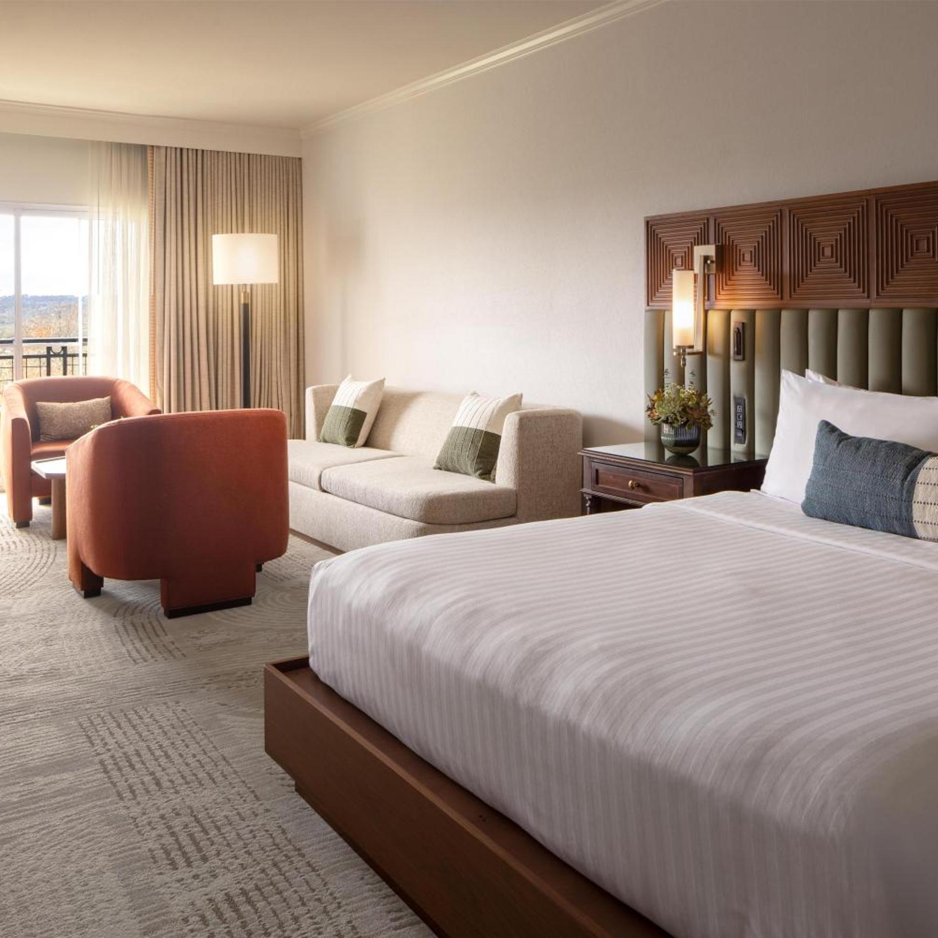 Junior Suite, King Bed, Pool View, Balcony