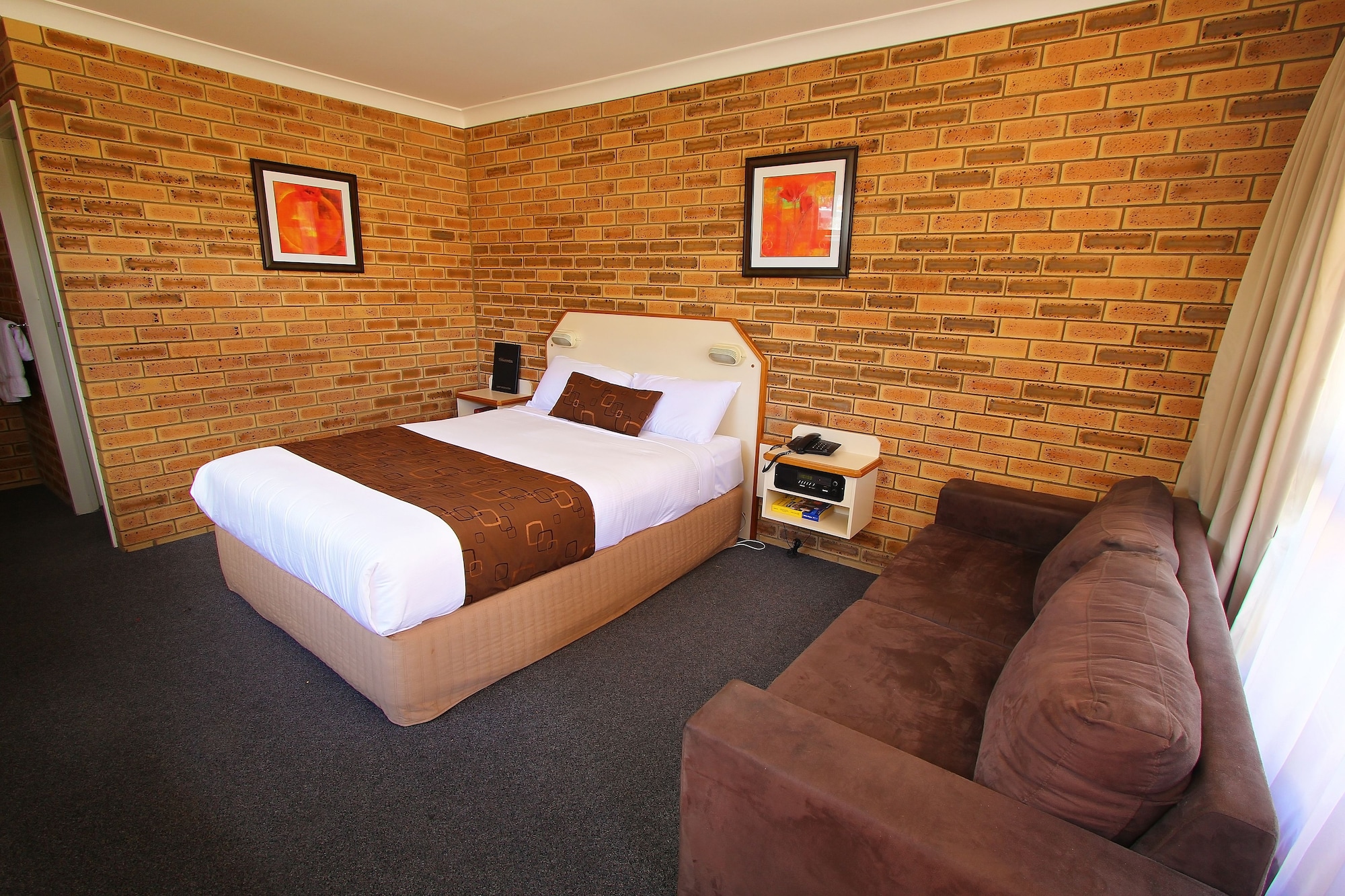 STANDARD, QUEEN BED