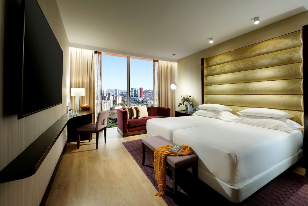 Hyatt Regency Barcelona Tower 22/82