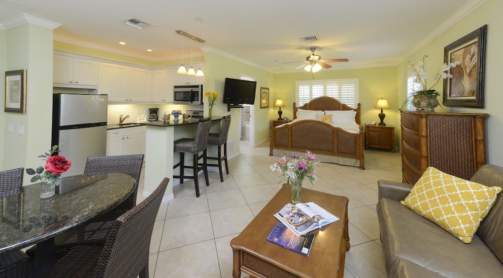 Tropical Beach Resorts 53/79